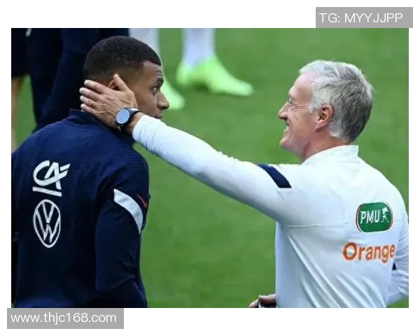 足球明星双标行为引发热议场面揭秘背后的真相与争议 足球明星双标行为引发热议场面揭秘背后的真相与争议