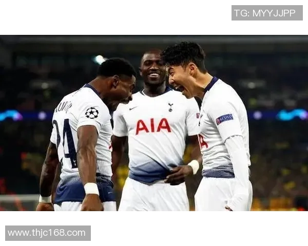 足球明星妻子怀孕照曝光幸福瞬间引发网友热议与祝福