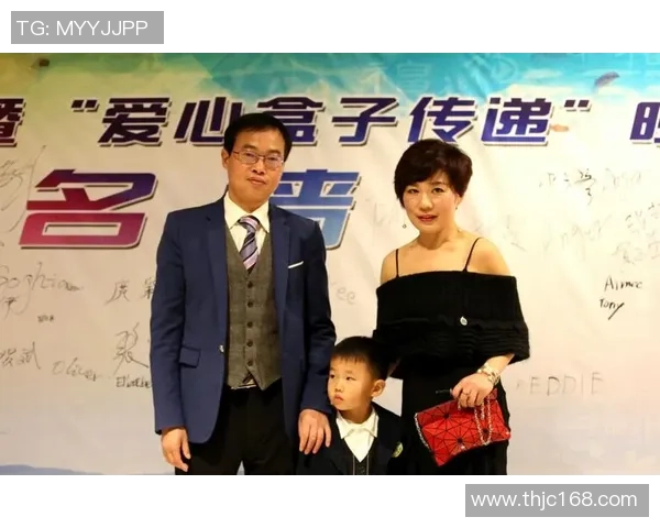 足球明星小贝携家人送祝福共庆新春传递温暖与快乐 足球明星小贝携家人送祝福共庆新春传递温暖与快乐