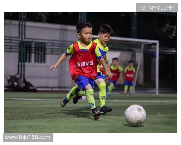 足球明星挑球过人技巧揭秘助你提升球场表现与个人魅力 足球明星挑球过人技巧揭秘助你提升球场表现与个人魅力