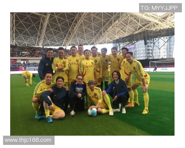 足球明星携手传递爱心温暖瞬间精彩图片素材分享 足球明星携手传递爱心温暖瞬间精彩图片素材分享