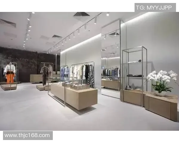 足球明星时尚新宠肩带搭配解析引领潮流风向标