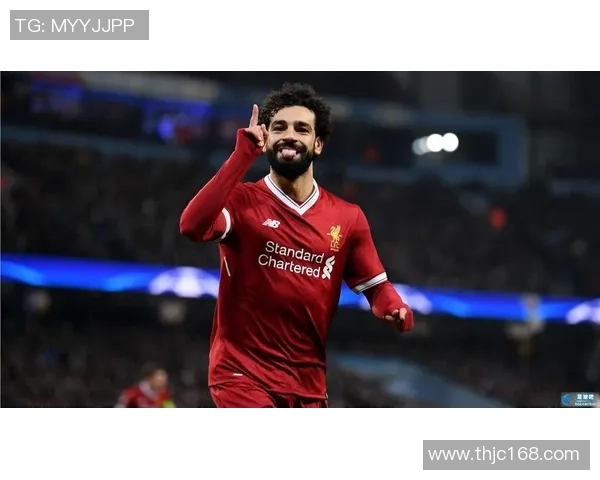 足球明星深情瞬间展现爱与激情的动人照片合集