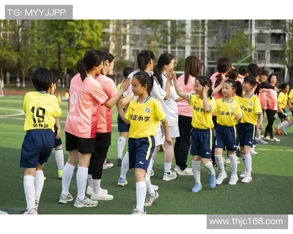 足球明星温馨瞬间抱宝宝的可爱照片分享,感受亲子时光的甜蜜与快乐 足球明星温馨瞬间抱宝宝的可爱照片分享,感受亲子时光的甜蜜与快乐