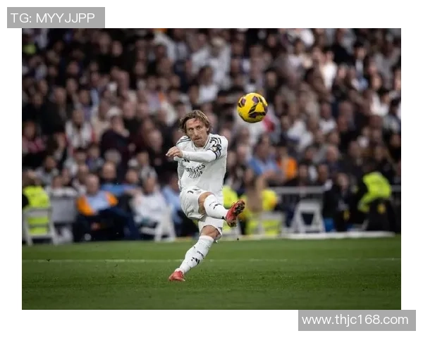 足球明星精彩瞬间坐球姿势大揭秘展现运动魅力与个性风采