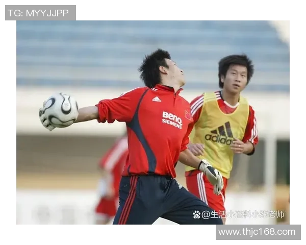 足球明星红色鸡冠头的传奇故事与球场风采解析