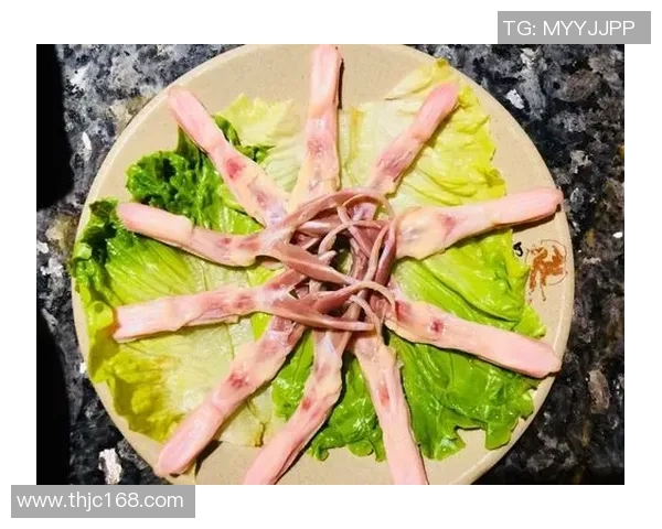 足球明星背后的戏剧人生与场上风采的精彩交织 足球明星背后的戏剧人生与场上风采的精彩交织