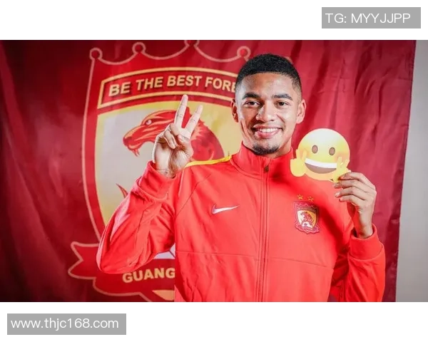 足球明星英姿飒爽瞬间集锦展现球场魅力与风采