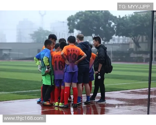 足球明星荣耀时刻高清照片展现冠军风采与激情瞬间